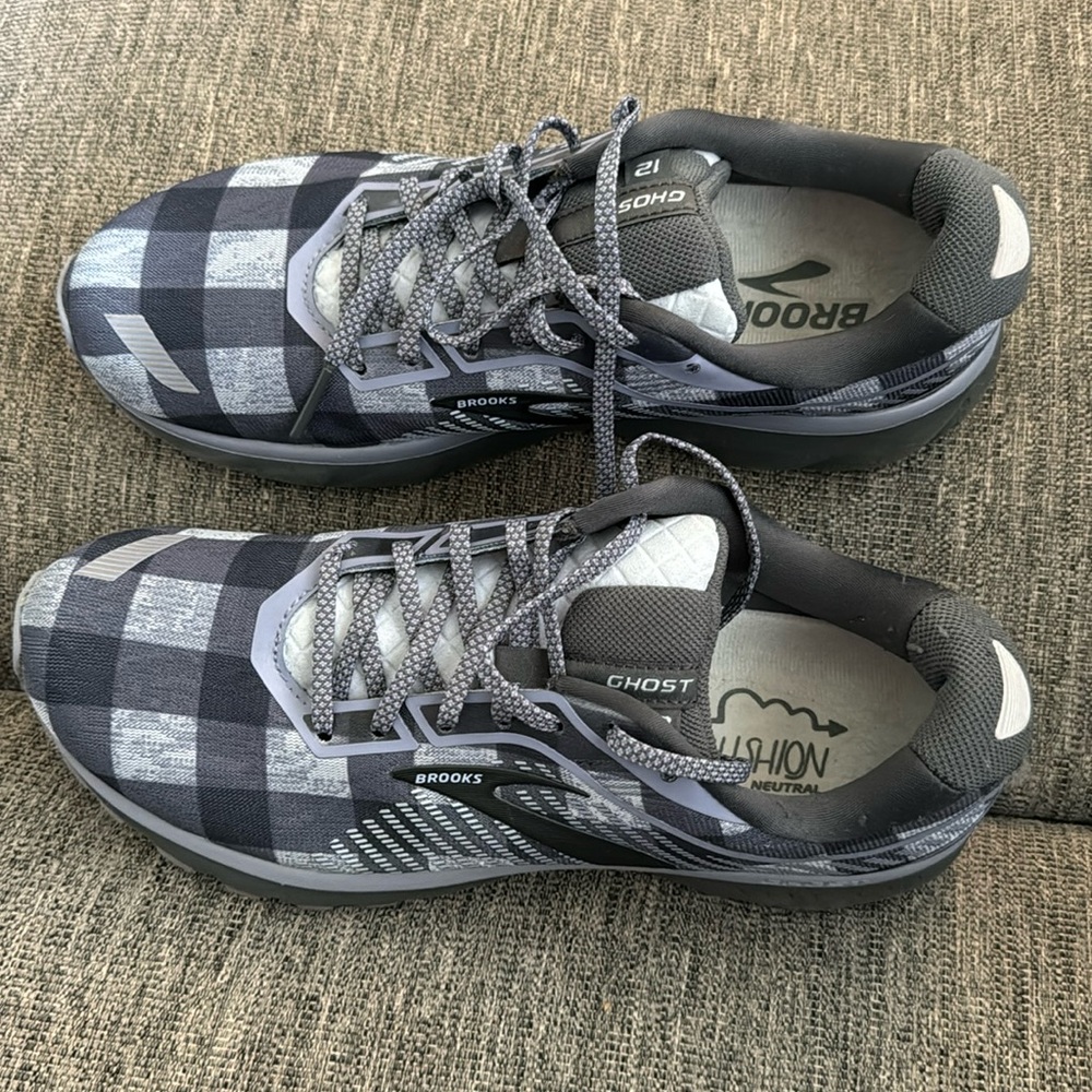 Women’s Ghost Brooks